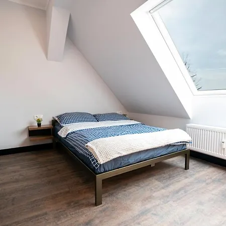 Apartment Vip Apb 63qm 3 Zi Dachgeschoss Klimaanlage Grosse Wohnkueche Grosses Bad 2 Wcs 3 Betten 1 Schlafsofa Schwedt