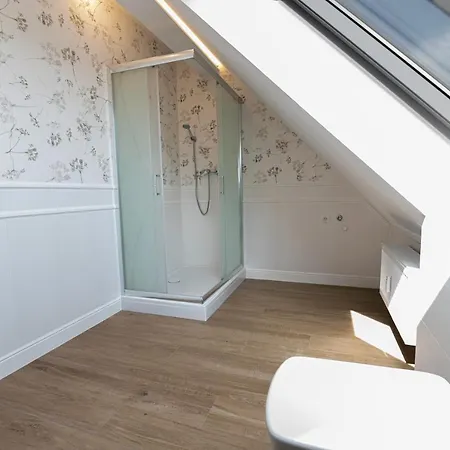 Vip Apb 63qm 3 Zi Dachgeschoss Klimaanlage Grosse Wohnkueche Grosses Bad 2 Wcs 3 Betten 1 Schlafsofa *